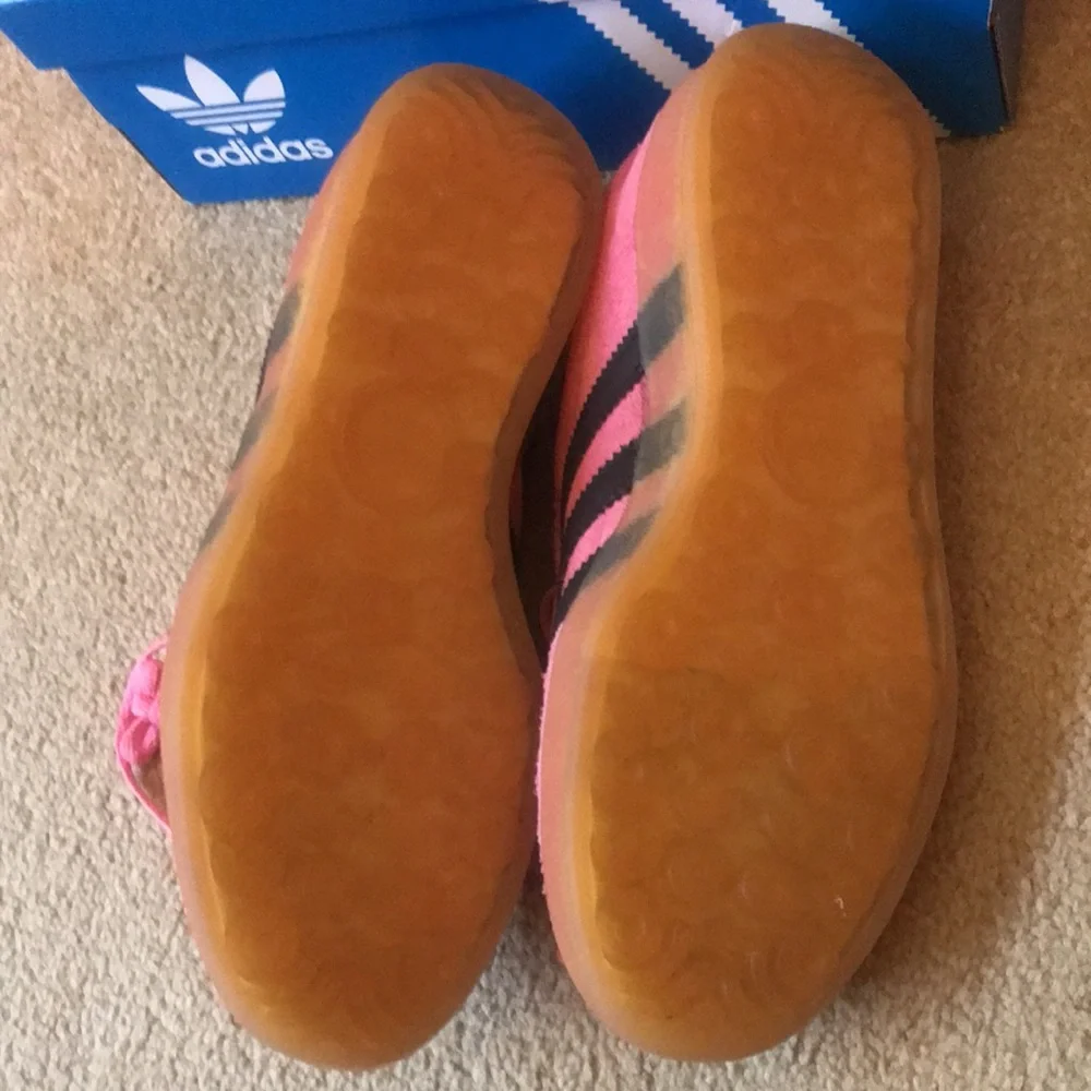Adidas Womens BRAND NEW Gazelle sneakers in Bliss Pink. Size 6!